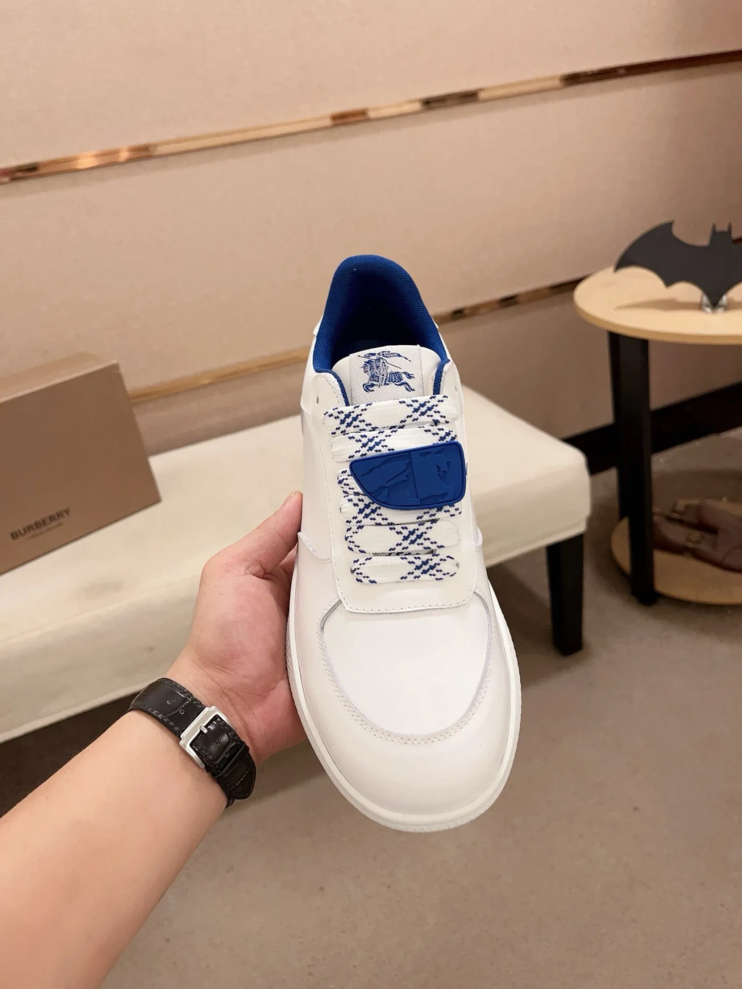 Men's shoes 💰: 560💰🇮🇹🇮🇹The counters are synchronized with Burberry's top purchasing agents🔍🔍Synchronized sales. Positive code number: 38-44. Italian imported cowhide, fully imported sheepskin lining, sole: original sole provided by the original factory, exclusive movable molded sole, super comfortable, original factory follow-up order, 🔍🔍high quality, you can enter and leave the counter at will, welcome to compare (45 yuan for customization, no return or exchange)